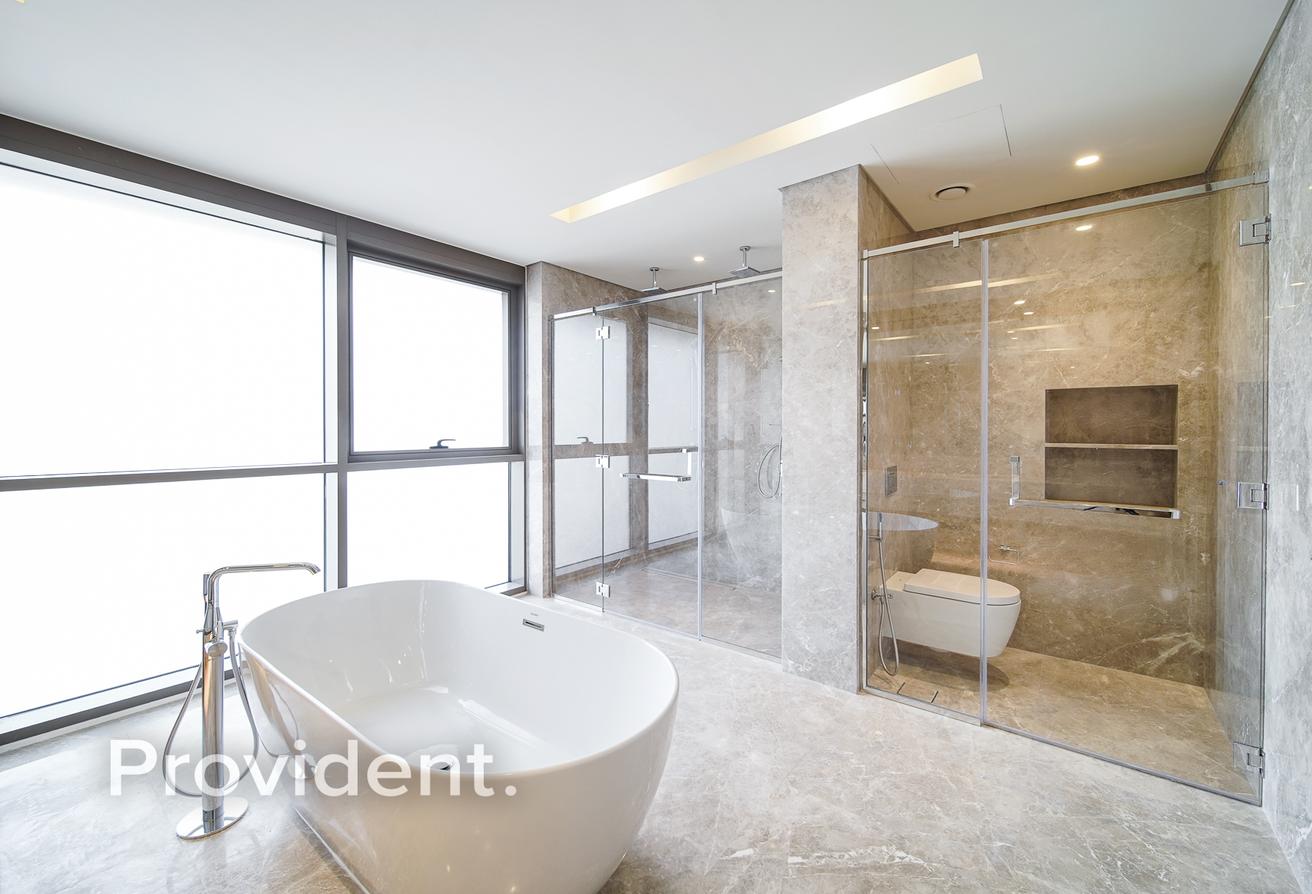 Large Layout | Vacant | Close To Amenities photo 18