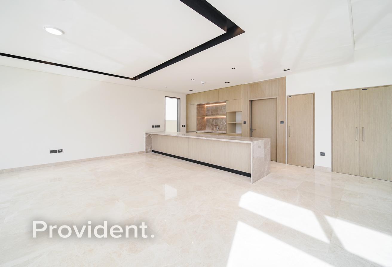Large Layout | Vacant | Close To Amenities photo 8