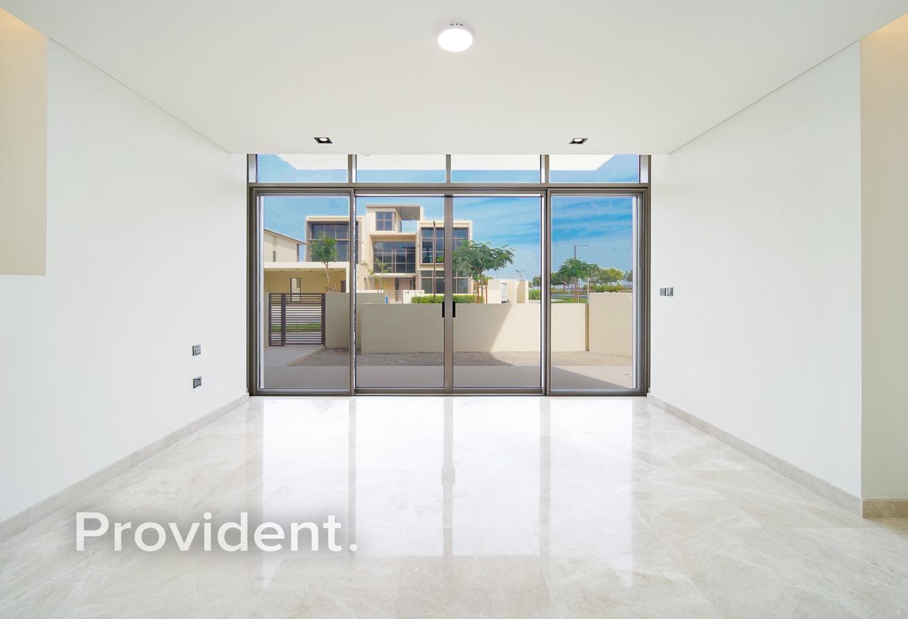 Large Layout | Vacant | Close To Amenities photo 11