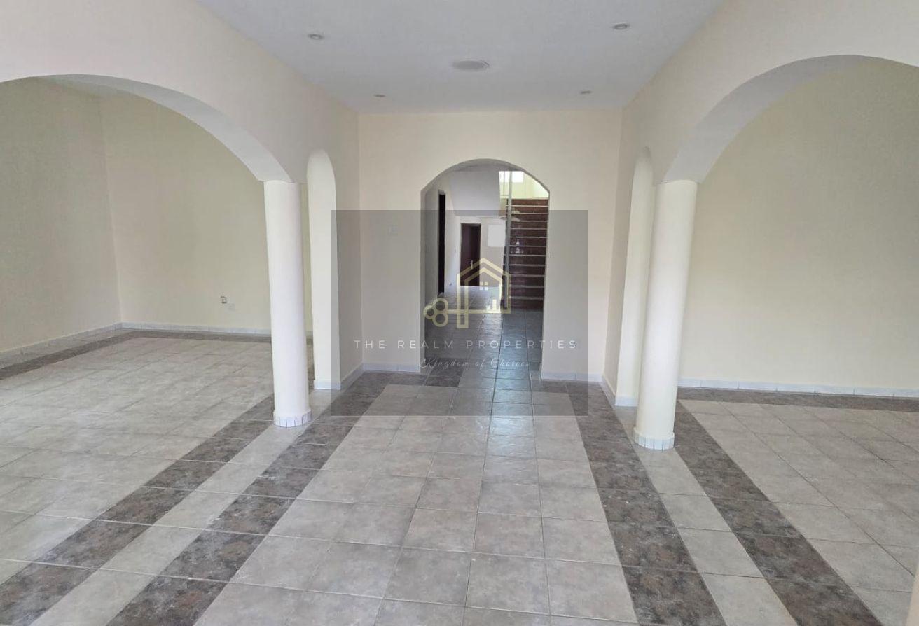 4 BR Upgraded Villa with Private Garden in Garhoud photo 8