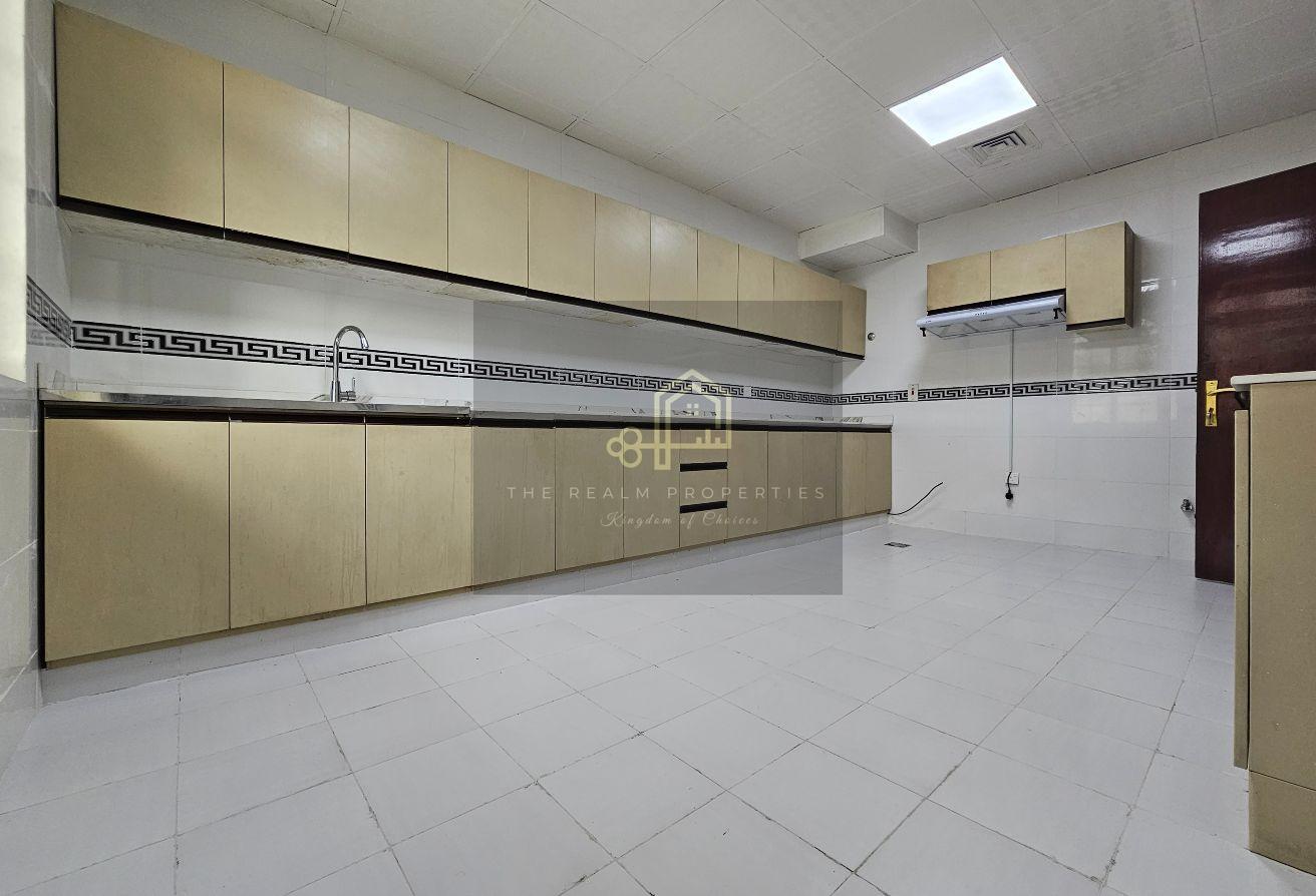 4 BR Upgraded Villa with Private Garden in Garhoud photo 6