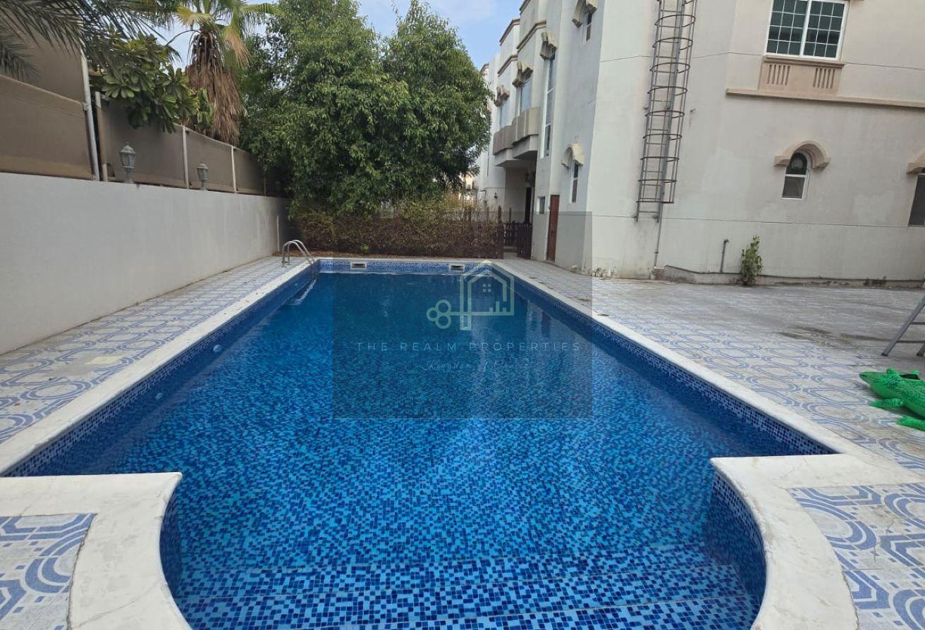 4 BR Upgraded Villa with Private Garden in Garhoud photo 29