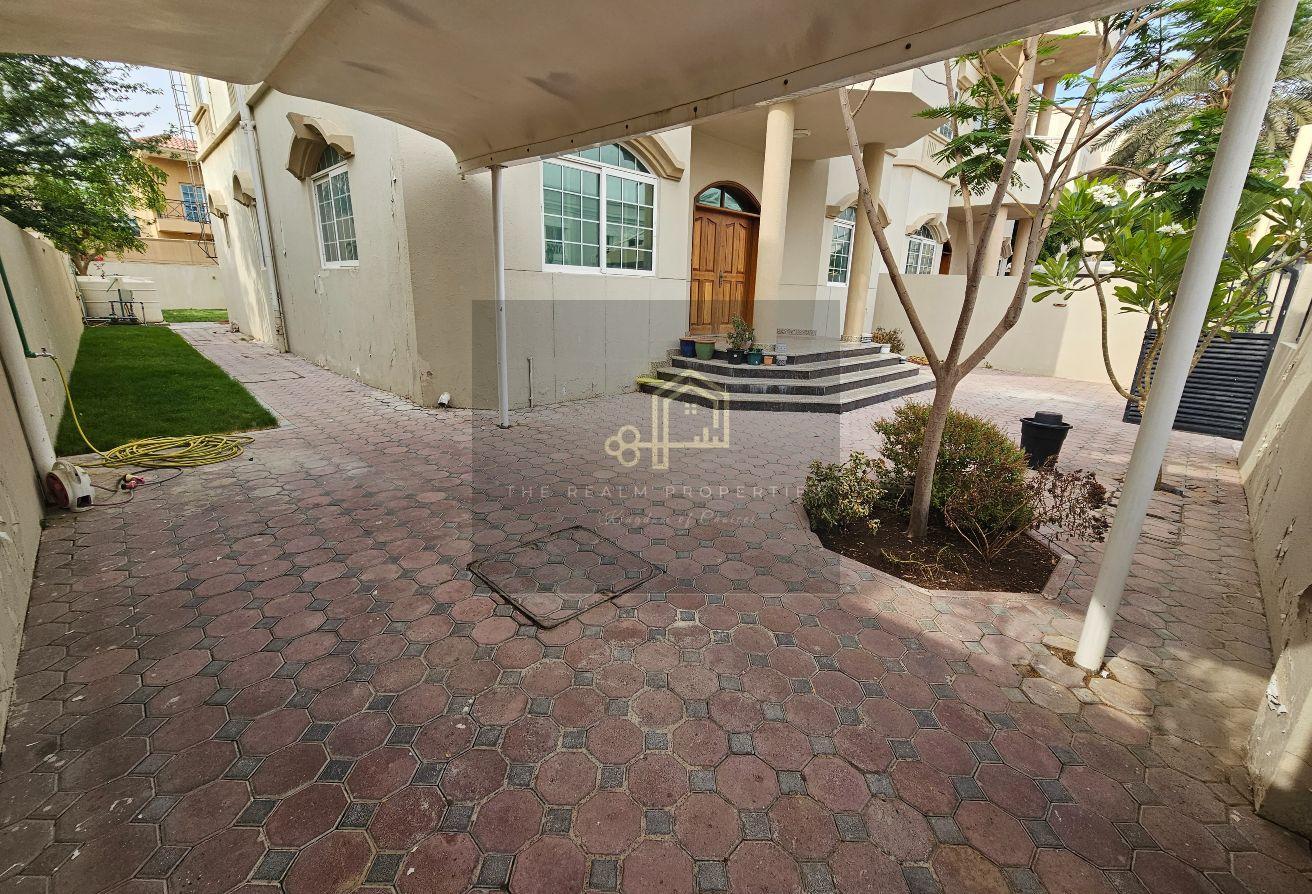 4 BR Upgraded Villa with Private Garden in Garhoud photo 4