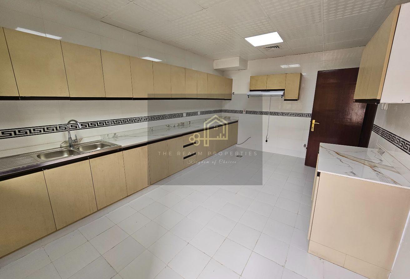 4 BR Upgraded Villa with Private Garden in Garhoud photo 7