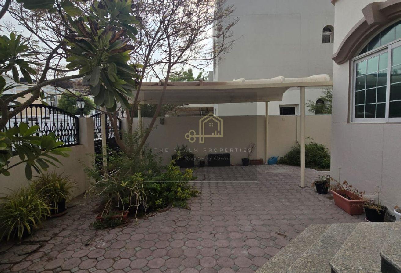 4 BR Upgraded Villa with Private Garden in Garhoud photo 30