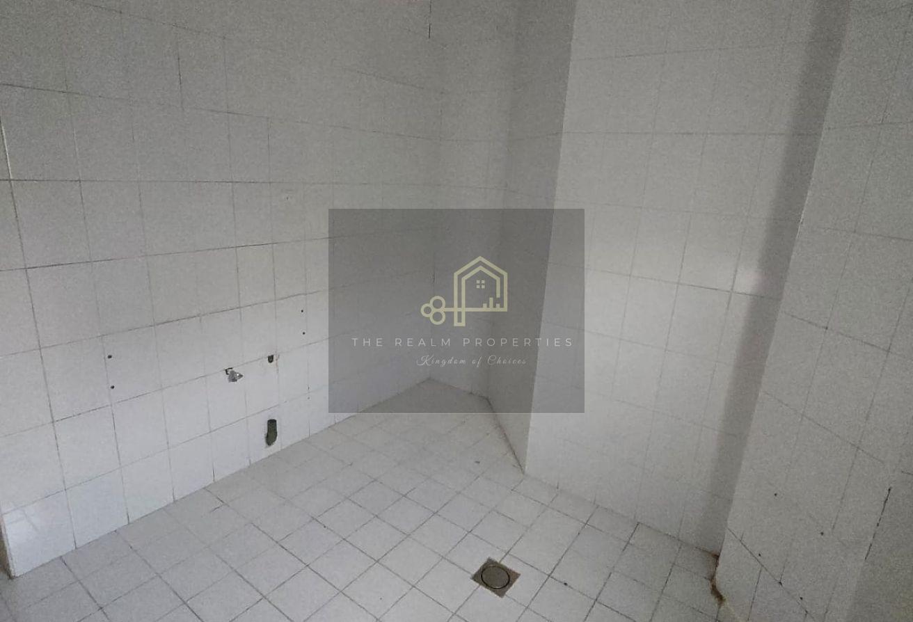 4 BR Upgraded Villa with Private Garden in Garhoud photo 19