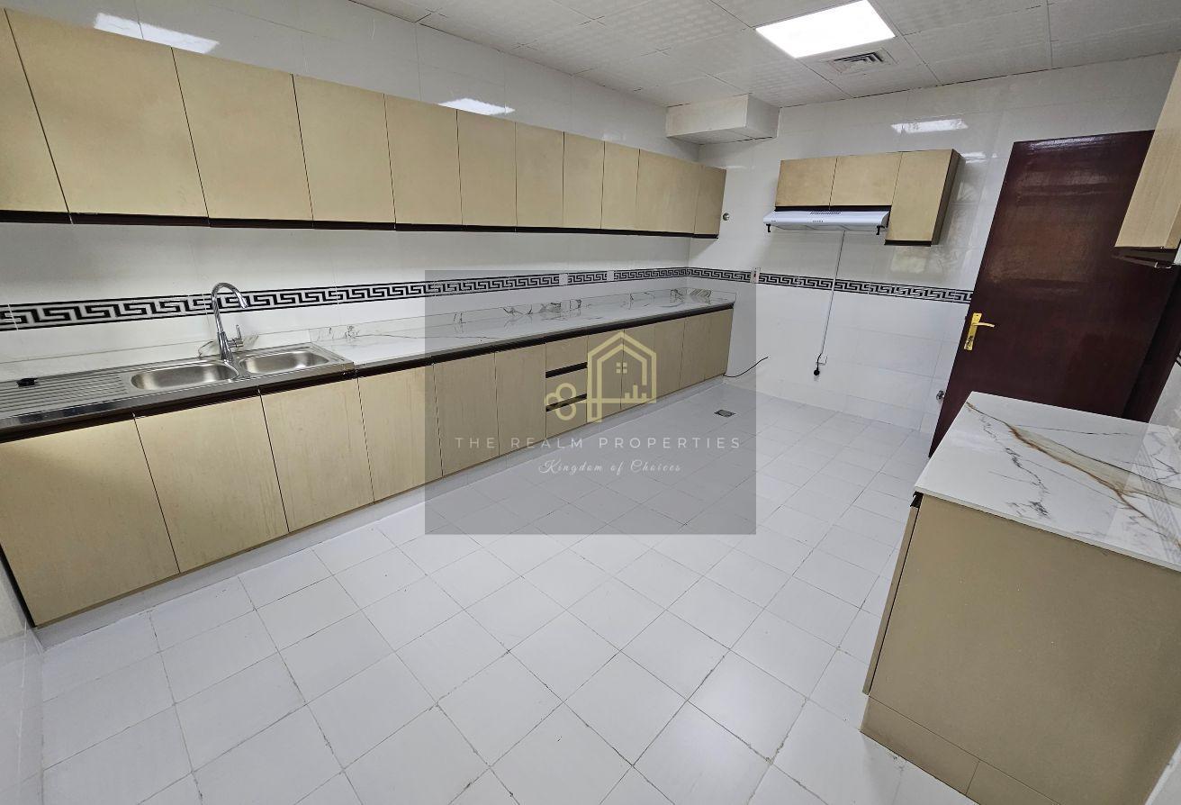 4 BR Upgraded Villa with Private Garden in Garhoud photo 5