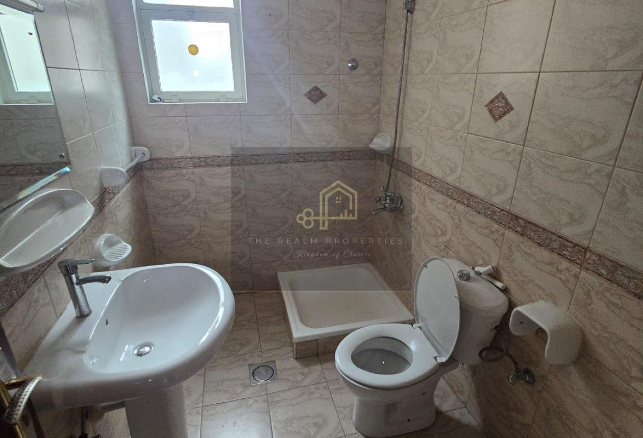4 BR Upgraded Villa with Private Garden in Garhoud photo 28