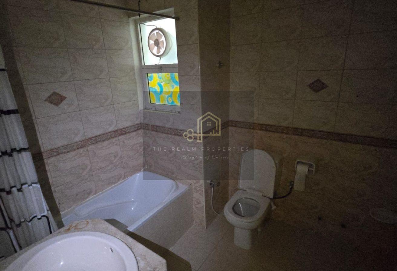 4 BR Upgraded Villa with Private Garden in Garhoud photo 16