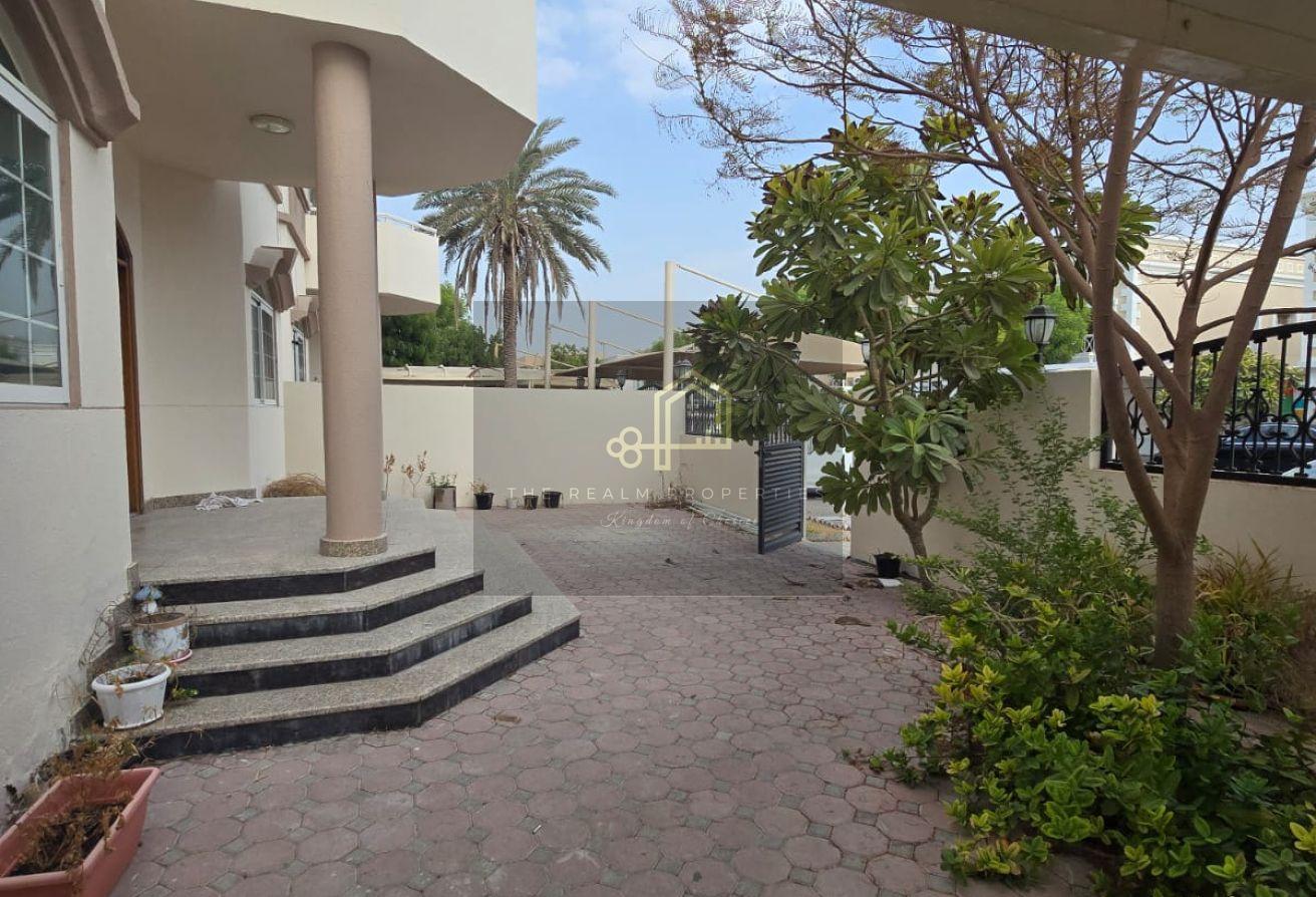 4 BR Upgraded Villa with Private Garden in Garhoud photo 21