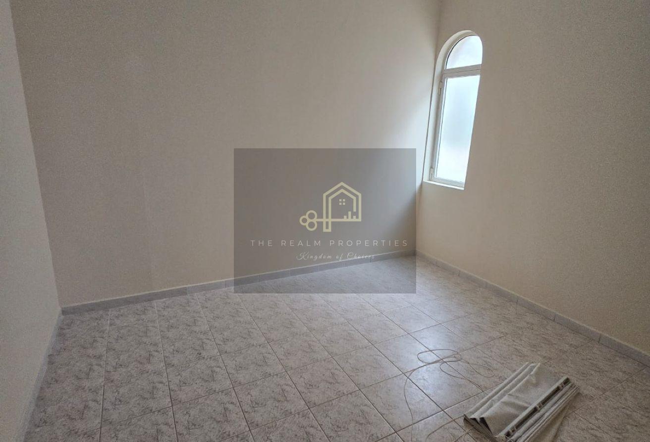 4 BR Upgraded Villa with Private Garden in Garhoud photo 12