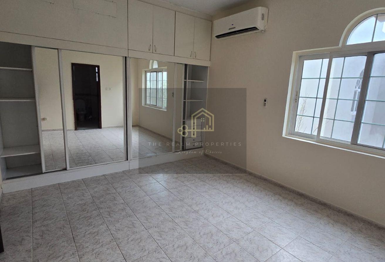 4 BR Upgraded Villa with Private Garden in Garhoud photo 25