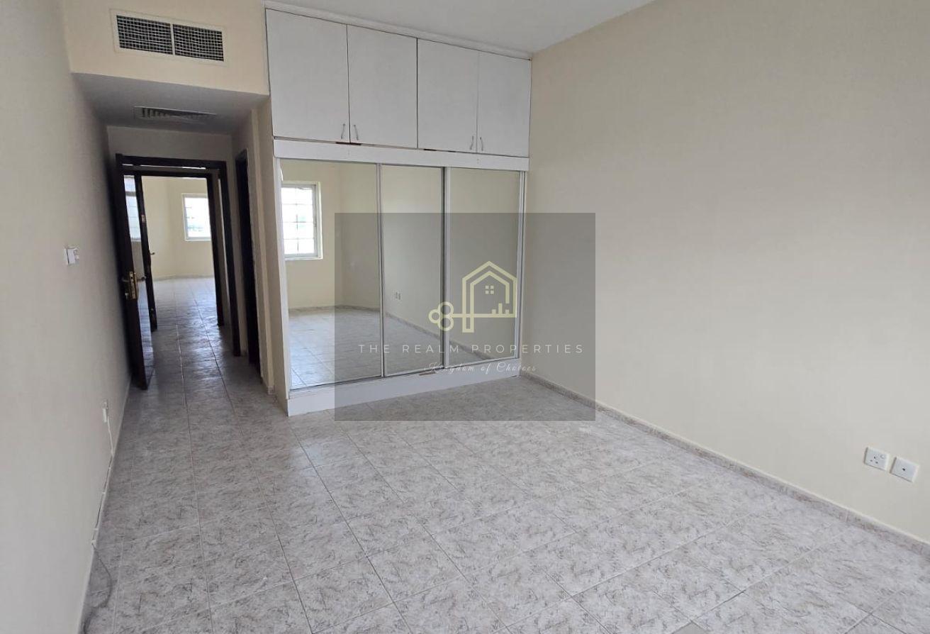 4 BR Upgraded Villa with Private Garden in Garhoud photo 15