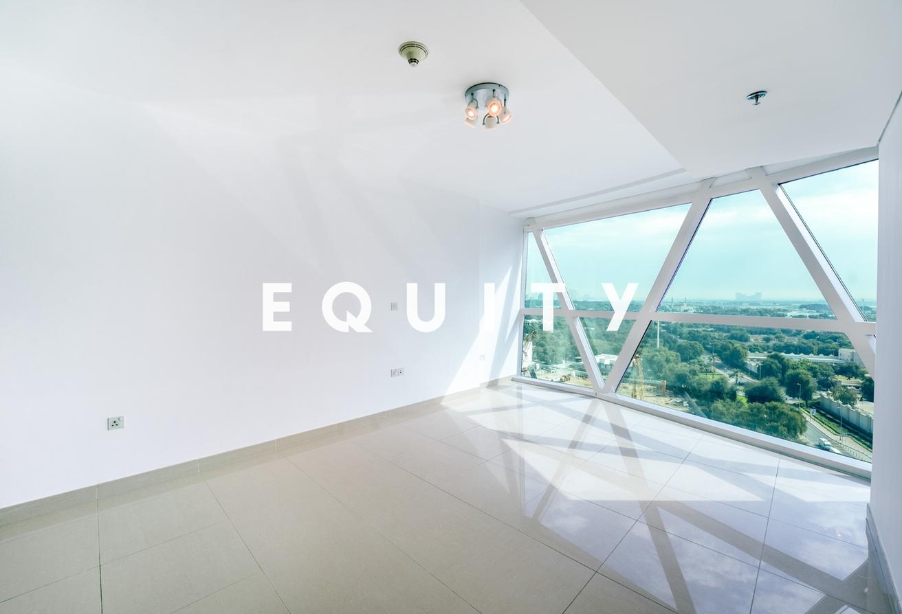 Large Layout | Upgraded Kitchen | Ready To view photo 6