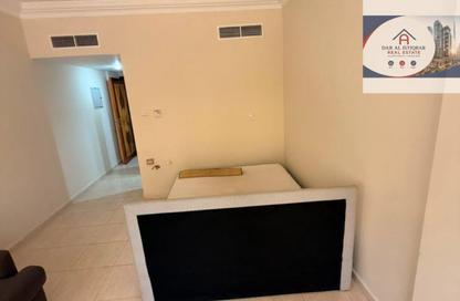 Apartment - Studio - 1 Bathroom for rent in Clock Tower Offices - Al Musalla - Al Gharb - Sharjah
