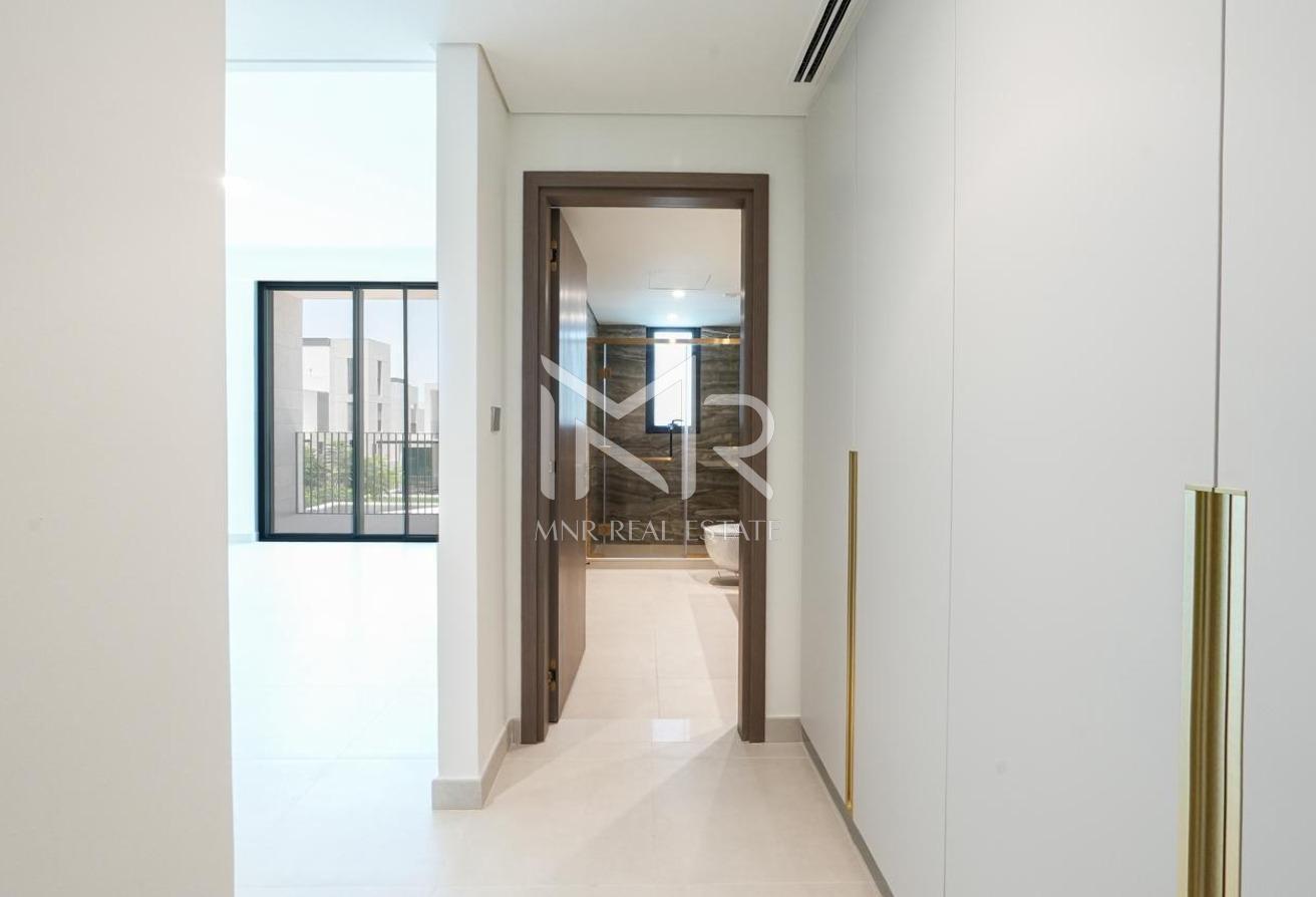 Vaacant | Luxurious Finishing | Lowest Price photo 17