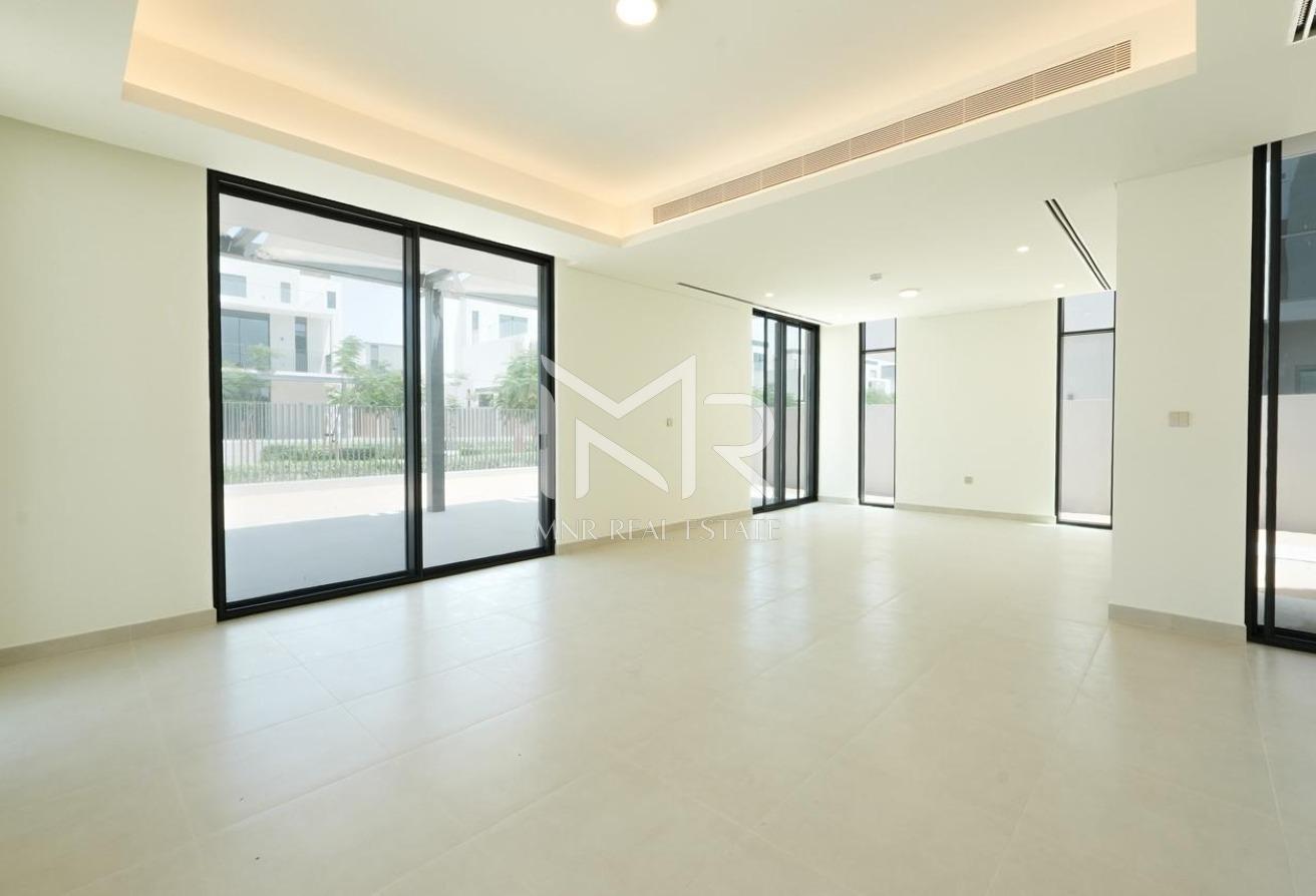 Vaacant | Luxurious Finishing | Lowest Price photo 2