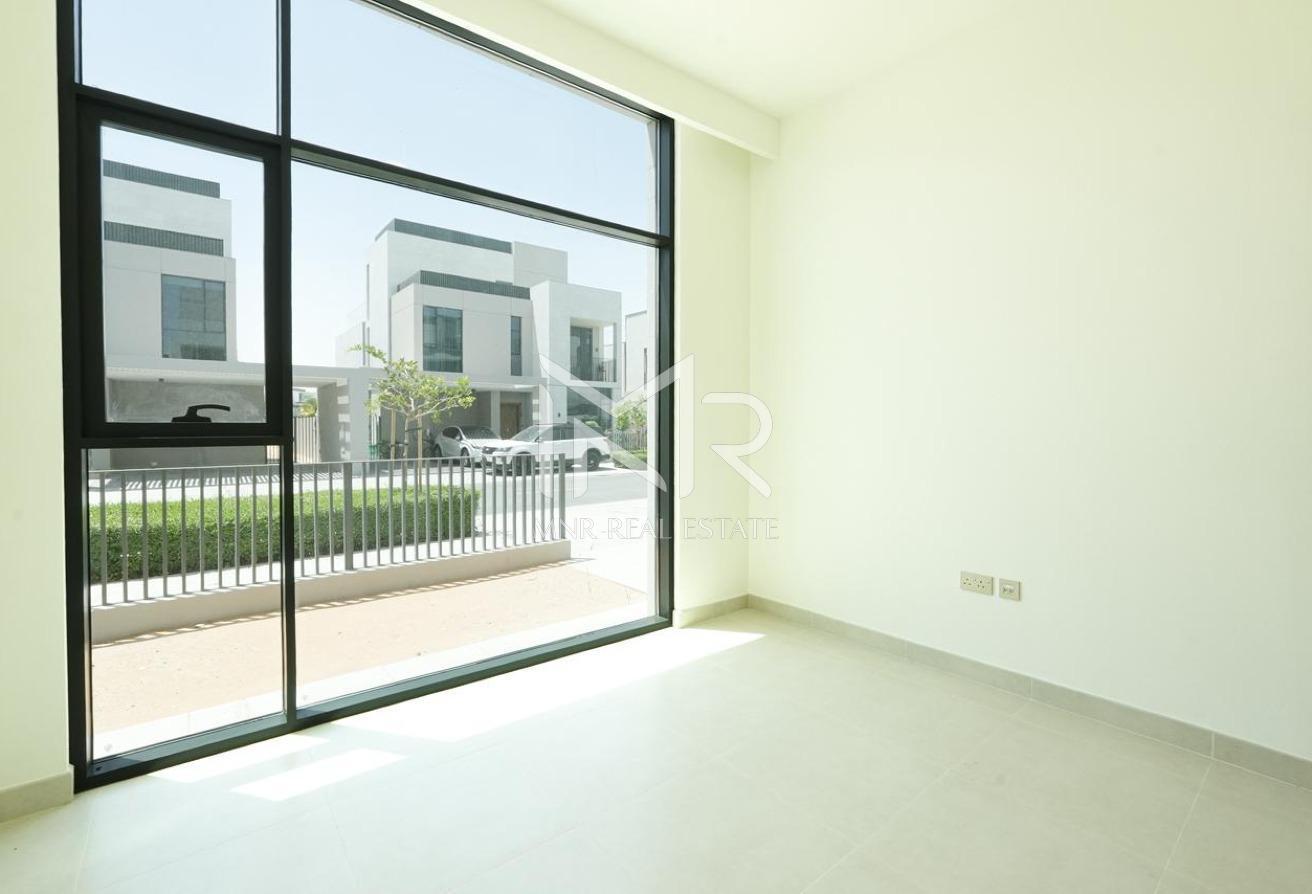 Vaacant | Luxurious Finishing | Lowest Price photo 5