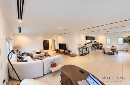 Villa - 3 - 4 for rent in District 8 - Jumeirah Park - Dubai