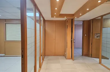 مكتب - 2 غرف نوم - 1 حمام للايجار في مبني القرهود - منطقة القرهود - دبي