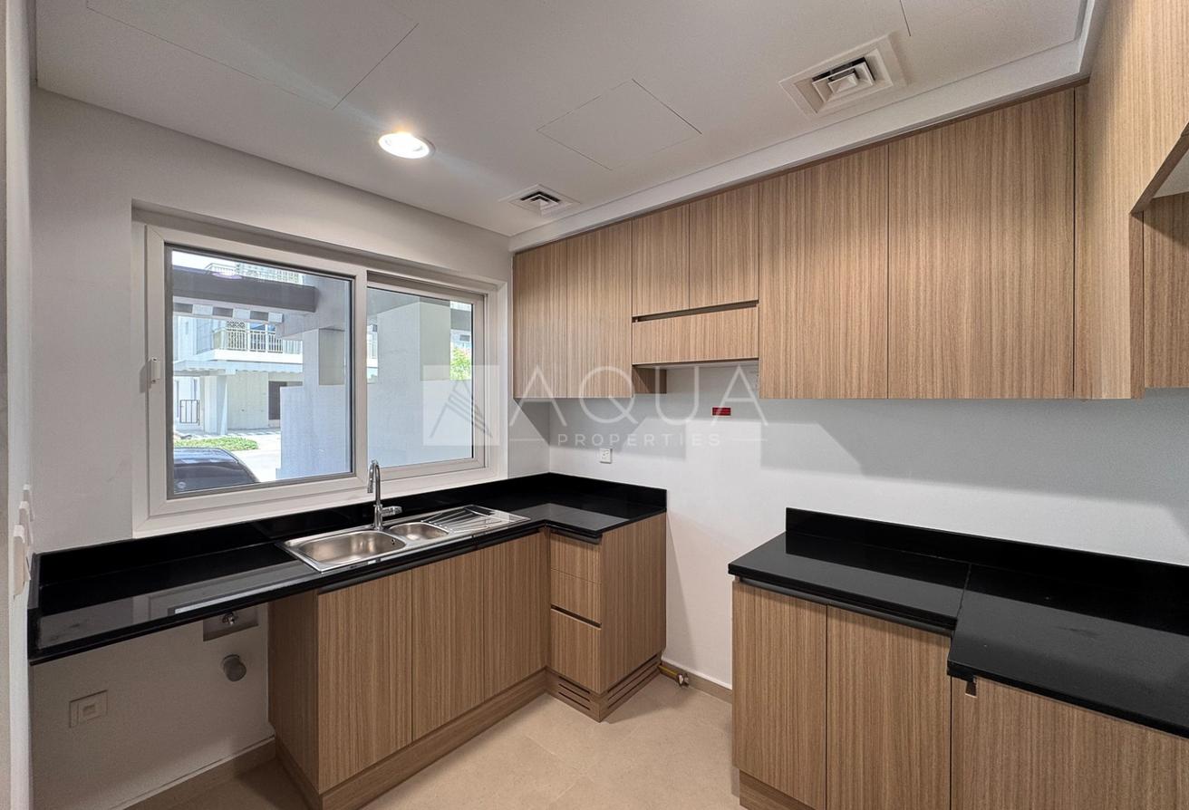 Brand New | Landscaped Garden | Closed Kitchen photo 3