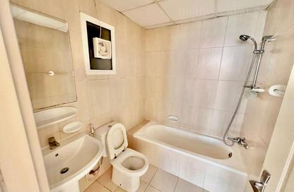 Apartment - 3 Bedrooms - 3 Bathrooms for rent in Al Khan Corniche - Al Khan - Sharjah