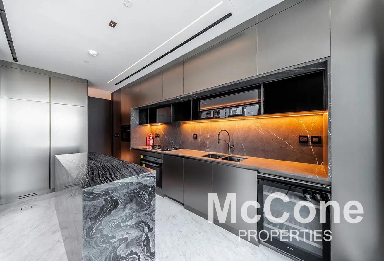 Spacious | 12 Cheques | Pagani Design | Corner photo 6