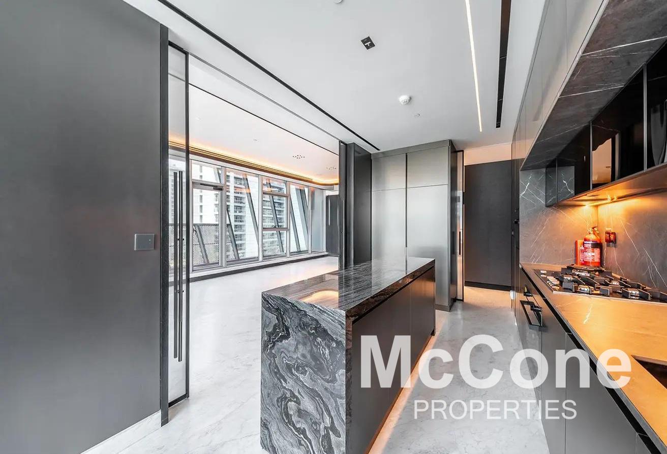 Spacious | 12 Cheques | Pagani Design | Corner photo 5