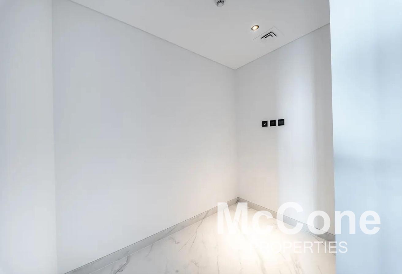 Spacious | 12 Cheques | Pagani Design | Corner photo 18