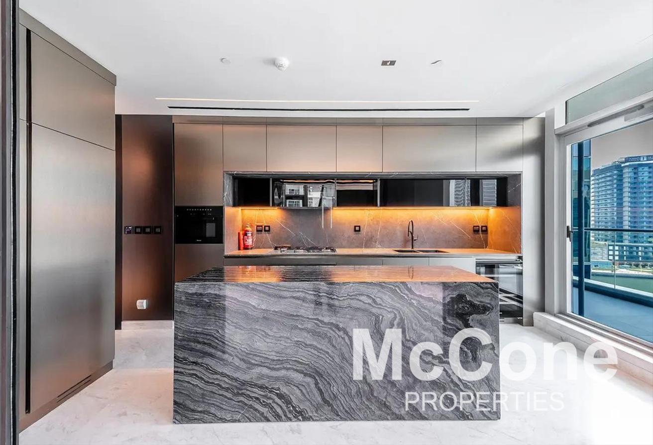 Spacious | 12 Cheques | Pagani Design | Corner photo 4