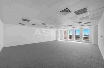 Office Space - Studio for rent in Churchill Towers - Business Bay - Dubai
