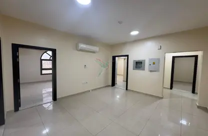 شقة - 3 غرف نوم - 4 حمامات للايجار في المناصير - العين