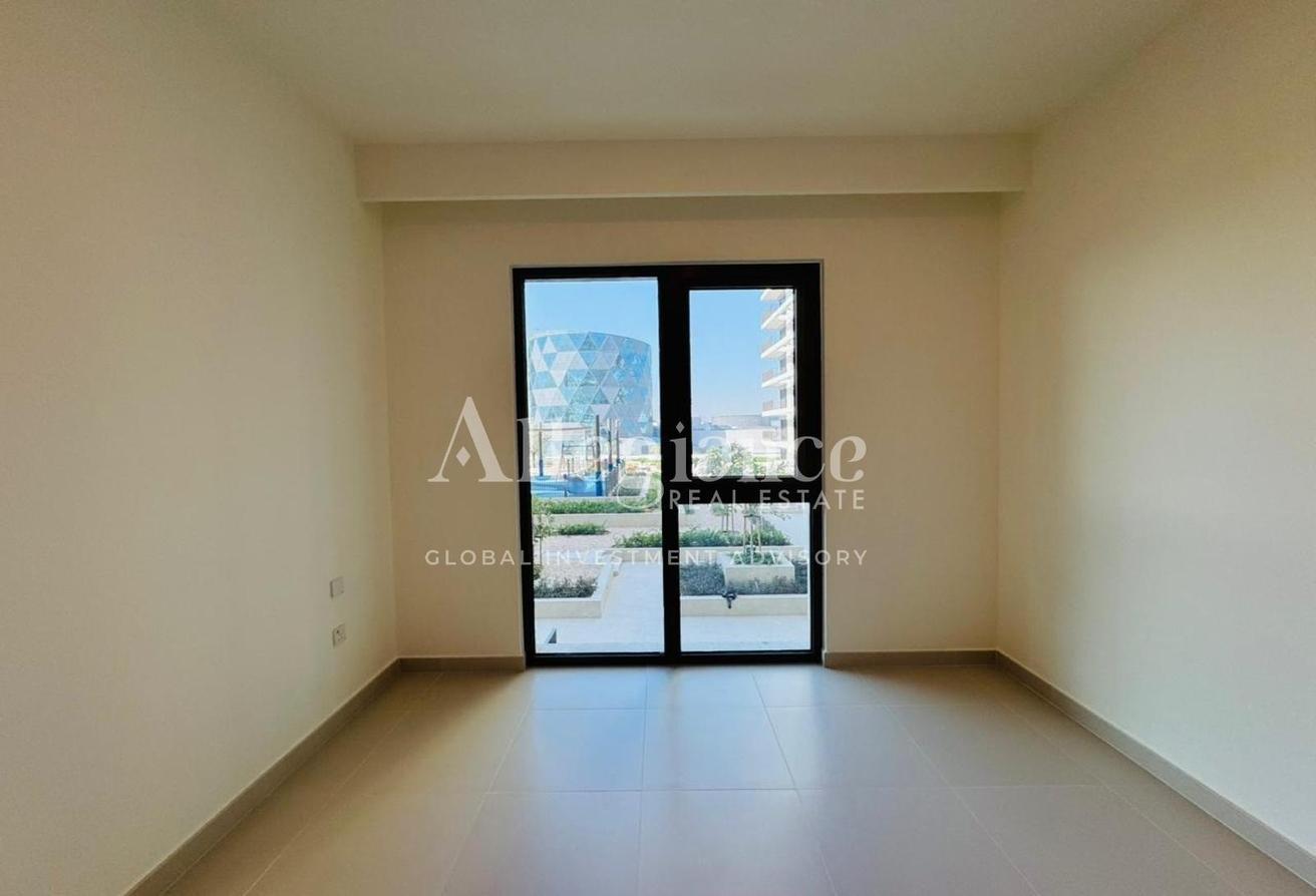 Modern 1BR | Pool View | Vacant | Prime Area photo 4