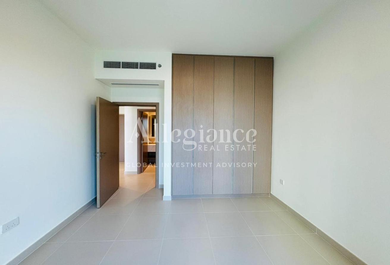 Modern 1BR | Pool View | Vacant | Prime Area photo 8