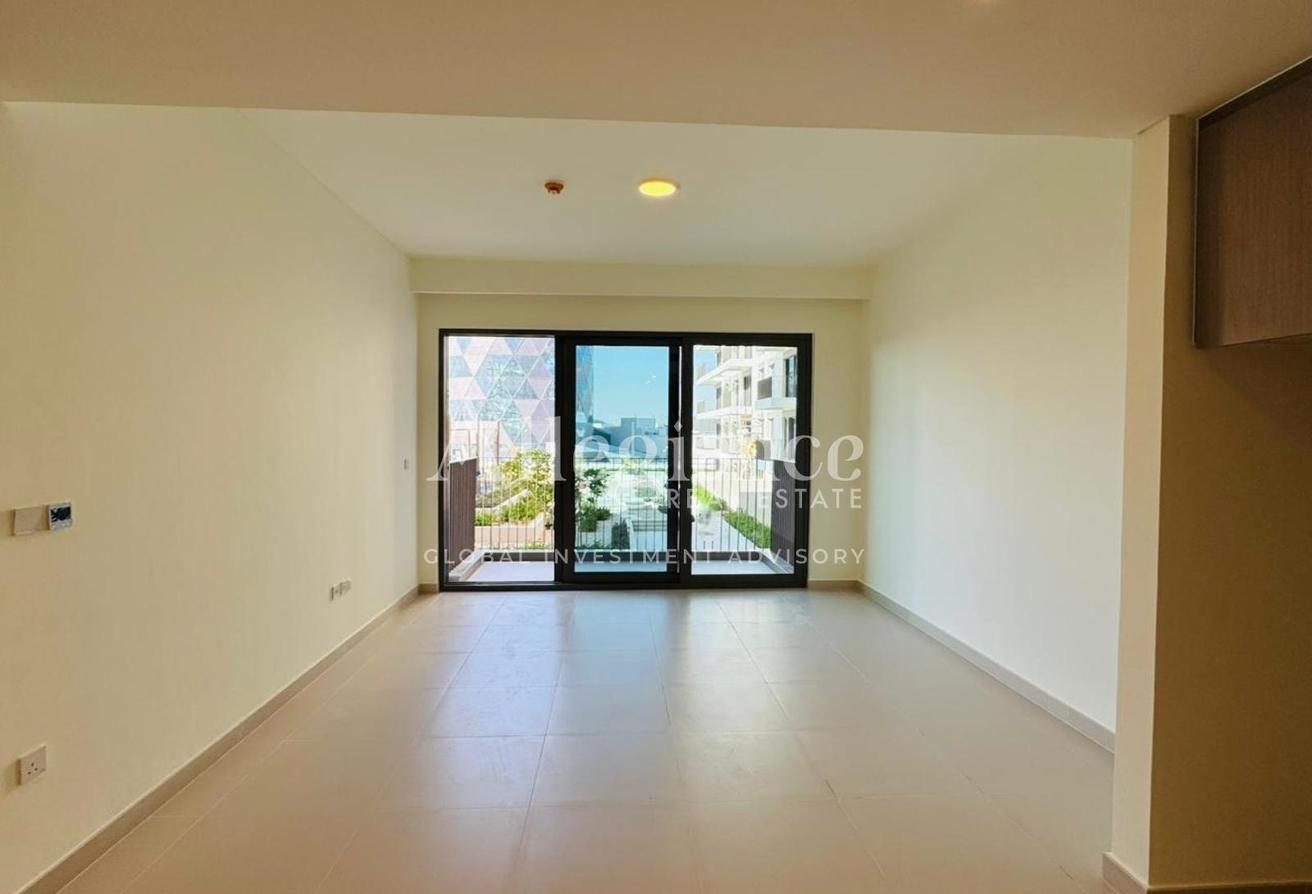 Modern 1BR | Pool View | Vacant | Prime Area photo 2