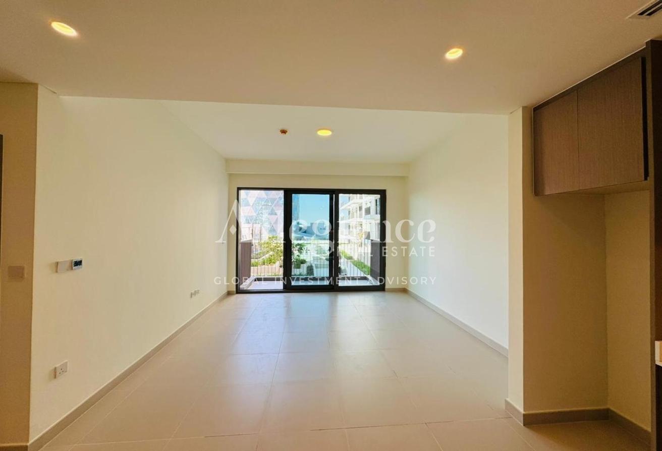 Modern 1BR | Pool View | Vacant | Prime Area photo 3