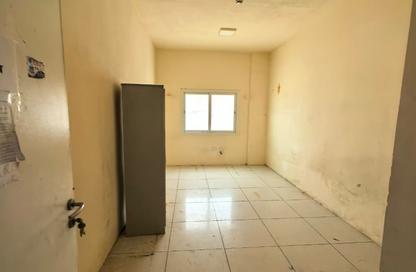 Labor Camp - Studio - 4 Bathrooms for rent in Jebel Ali Industrial 1 - Jebel Ali Industrial - Jebel Ali - Dubai