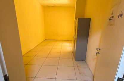 Labor Camp - Studio - 4 Bathrooms for rent in Jebel Ali Industrial 1 - Jebel Ali Industrial - Jebel Ali - Dubai