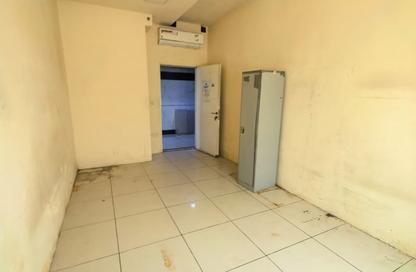 Labor Camp - Studio - 4 Bathrooms for rent in Jebel Ali Industrial 1 - Jebel Ali Industrial - Jebel Ali - Dubai Labor Camp - Studio - 4 Bathrooms for rent in Jebel Ali Industrial 1 - Jebel Ali Industrial - Jebel Ali - Dubai