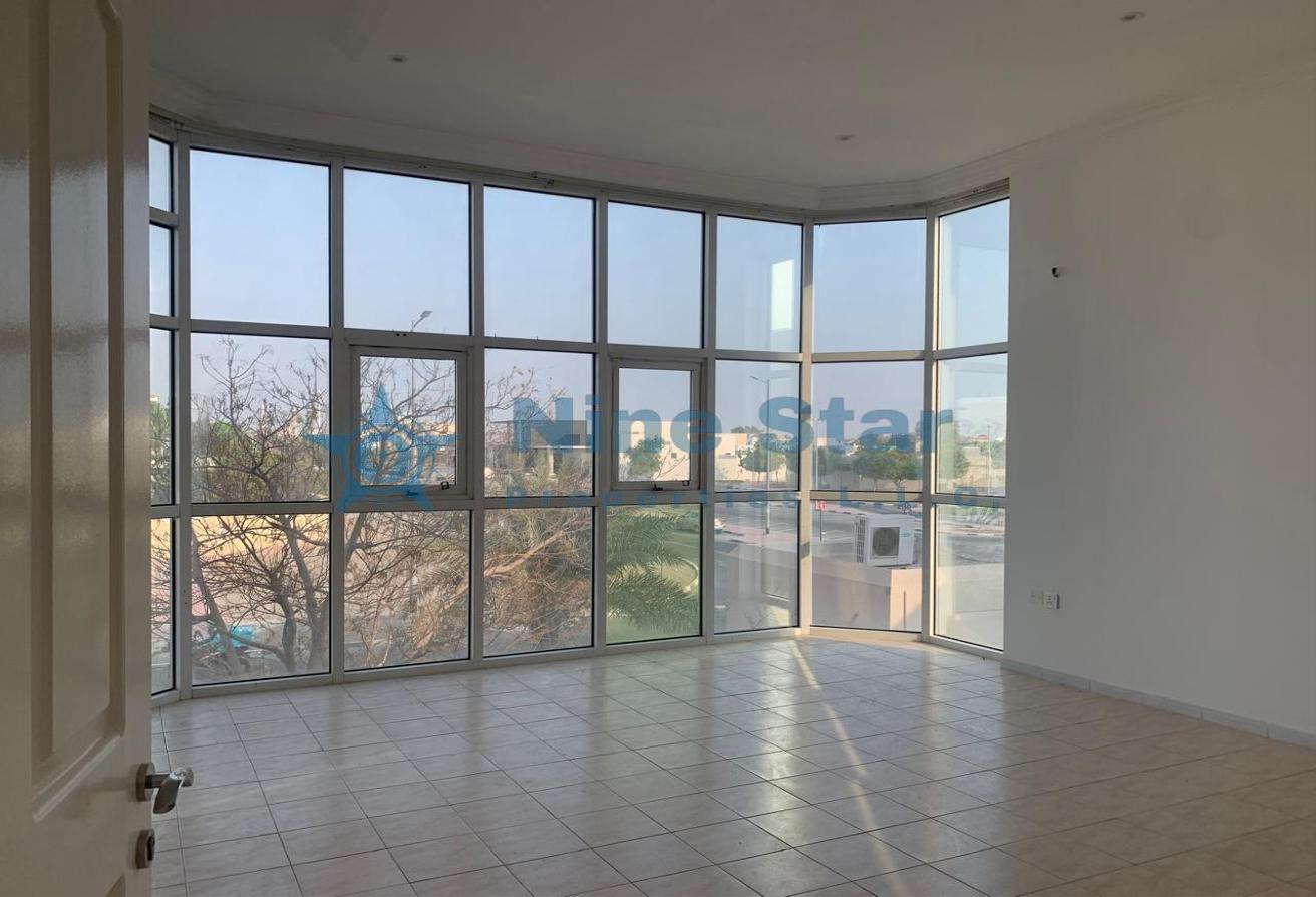 UPGRADED / READY TO MOVE photo 8