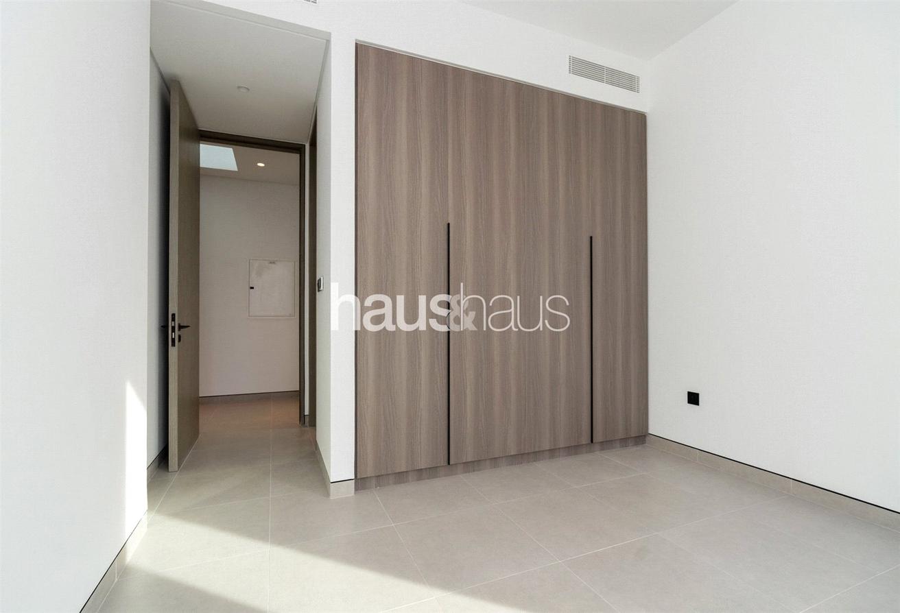 Open Kitchen | Upgraded | Fully Landscaped photo 24