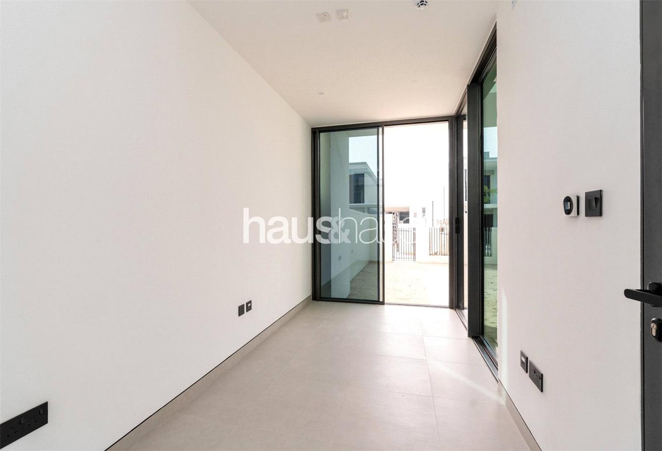 Open Kitchen | Upgraded | Fully Landscaped photo 15