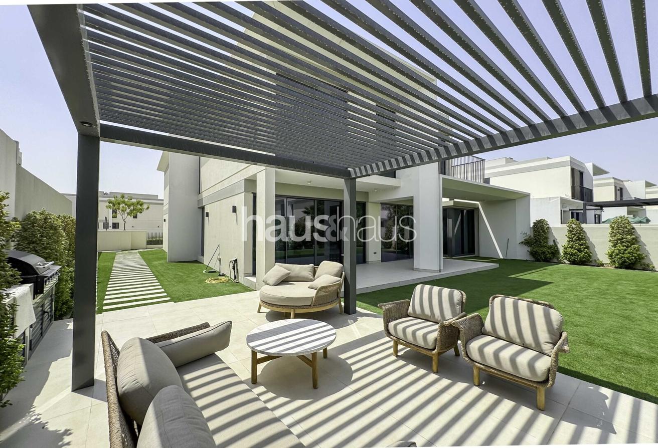 Open Kitchen | Upgraded | Fully Landscaped photo 6