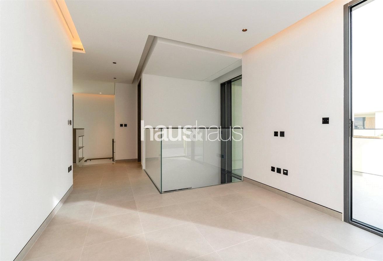 Open Kitchen | Upgraded | Fully Landscaped photo 17