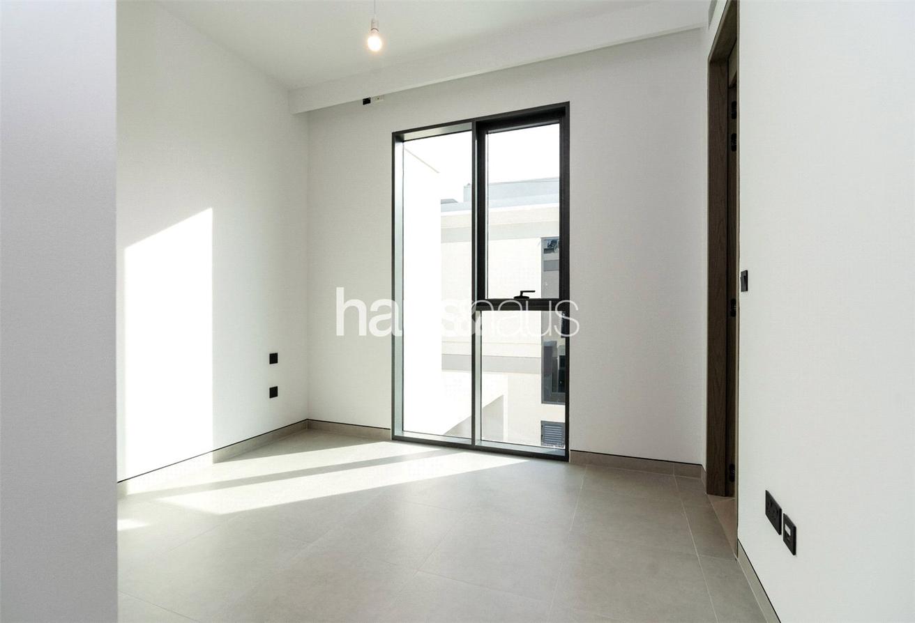 Open Kitchen | Upgraded | Fully Landscaped photo 20