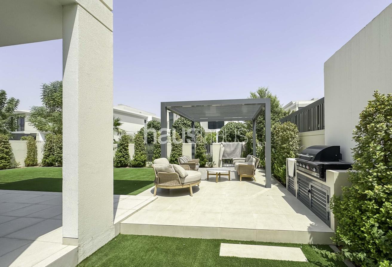 Open Kitchen | Upgraded | Fully Landscaped photo 12