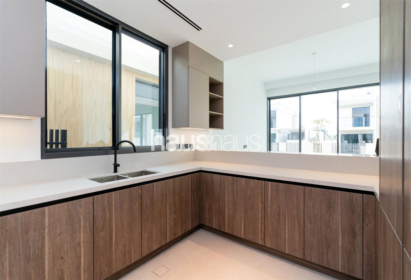 Open Kitchen | Upgraded | Fully Landscaped photo 7