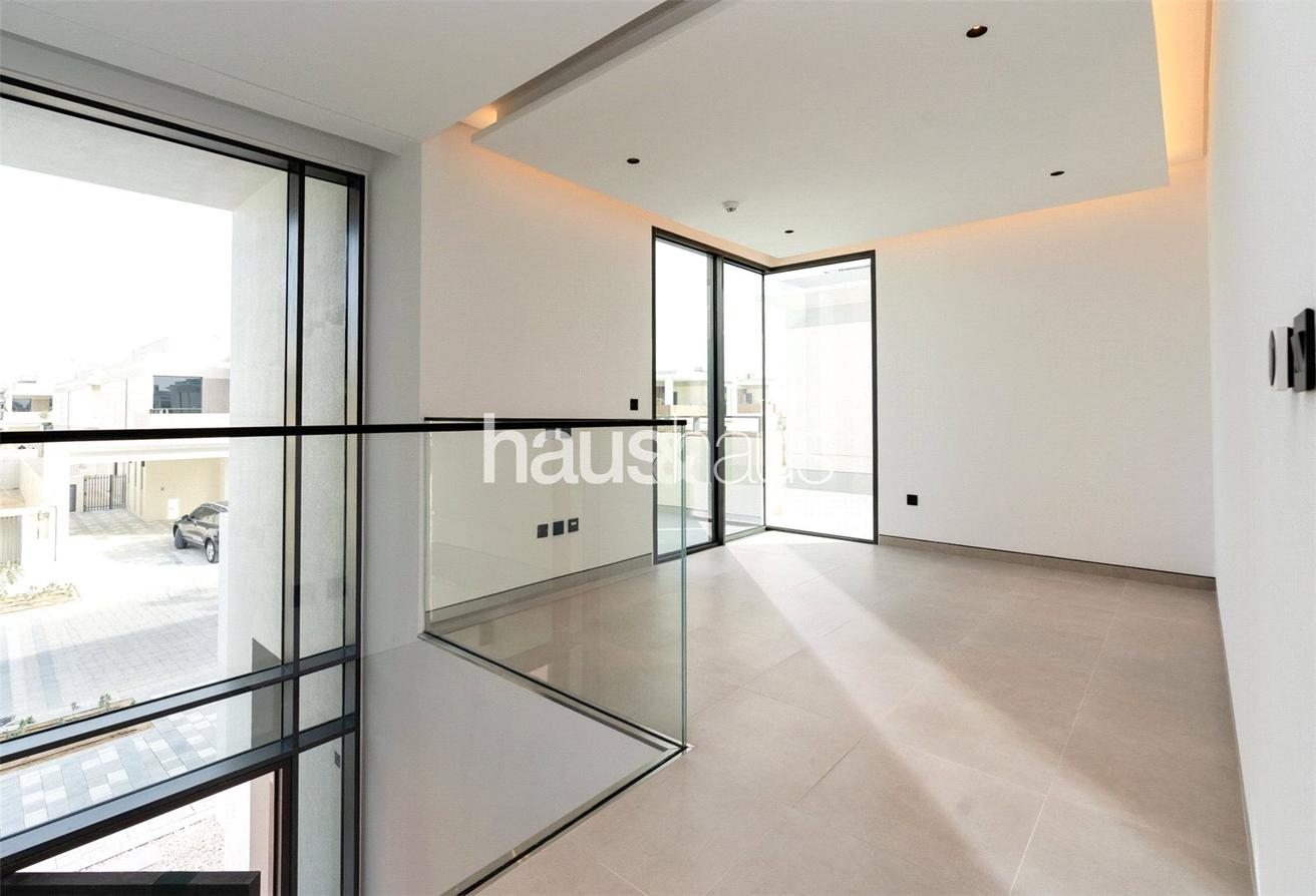 Open Kitchen | Upgraded | Fully Landscaped photo 27