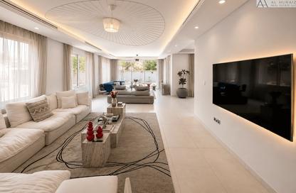 Villa - 3 Bedrooms - 4 Bathrooms for rent in District 8 - Jumeirah Park - Dubai