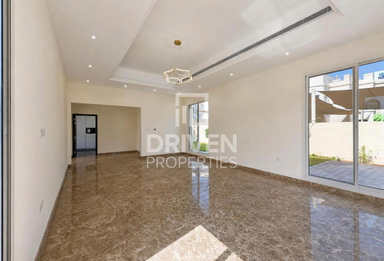 Fully Upgraded Villa | Private Pool | Huge Plot photo 6